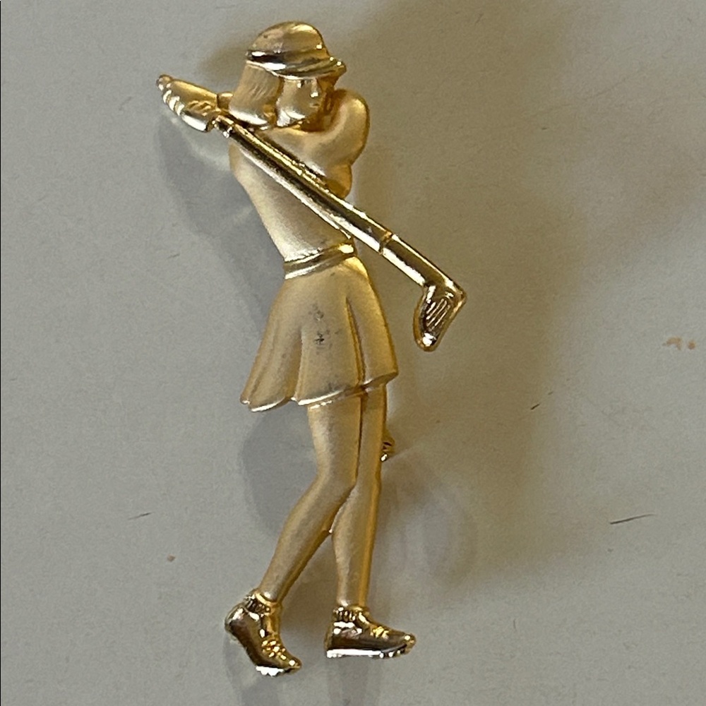 Gold Golfer female golf JJ Jonette vintage Brooch Pin